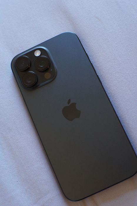 iPhone 16 Pro Max 256GB Desbloqueado - Impecável