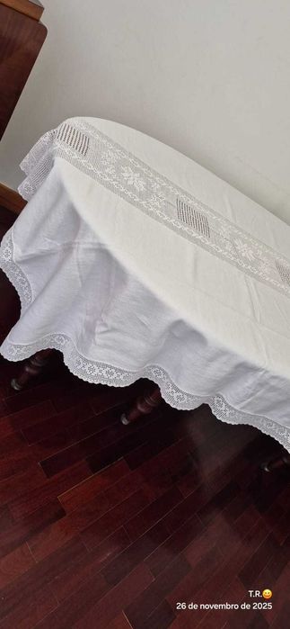 Toalha antiga de tecido e renda