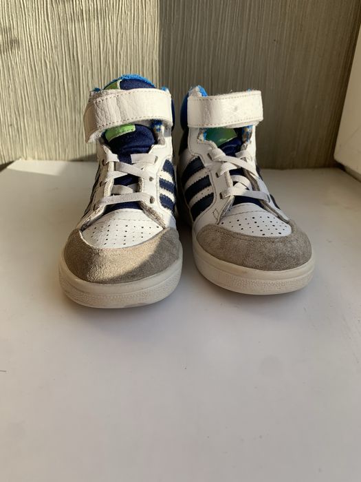 Дитячі кросівки адідас 24р