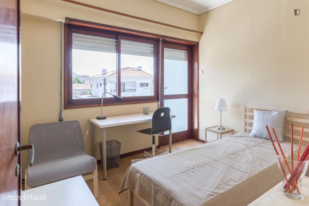 Quarto - localizado em São Mamede de Infesta Porto