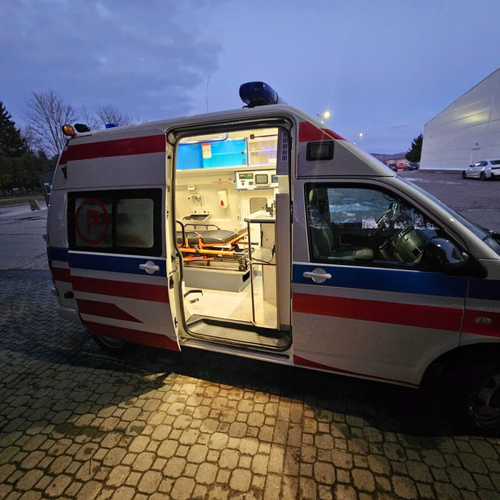 Volkswagen Transporter T5 ambulans – homologacja, pełne wyposażenie.