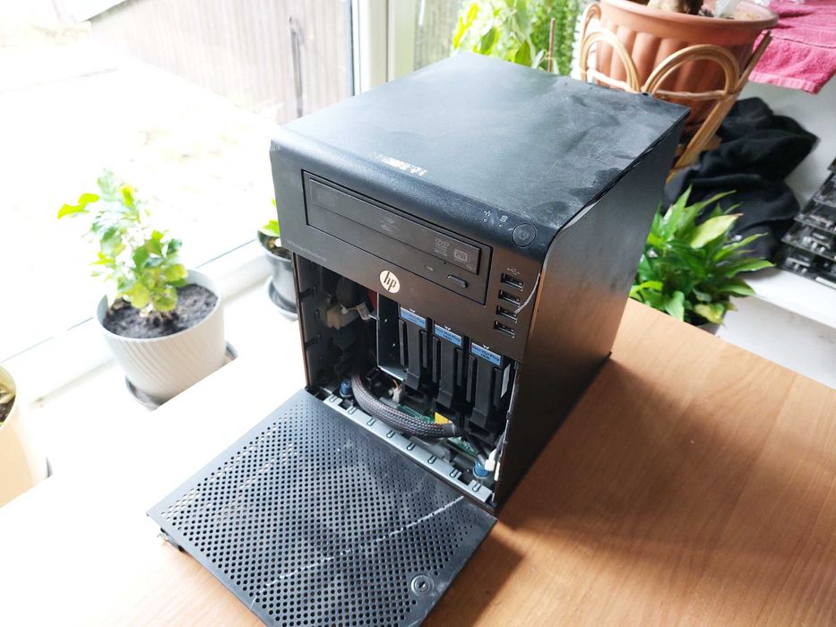 Serwer NAS HP ProLiant MicroServer N36L (na części)
