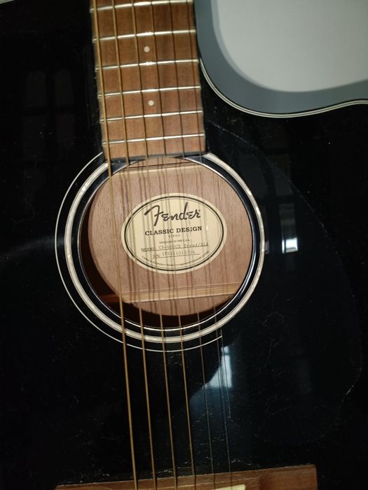 Guitarra Fender com muito pouco uso