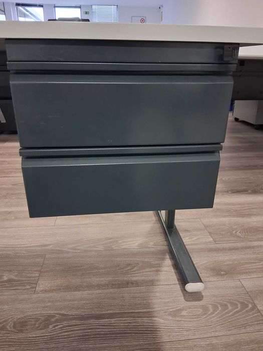 ID 81 - Vendo mesa secretária metal C160xL80xA72cm com gaveta