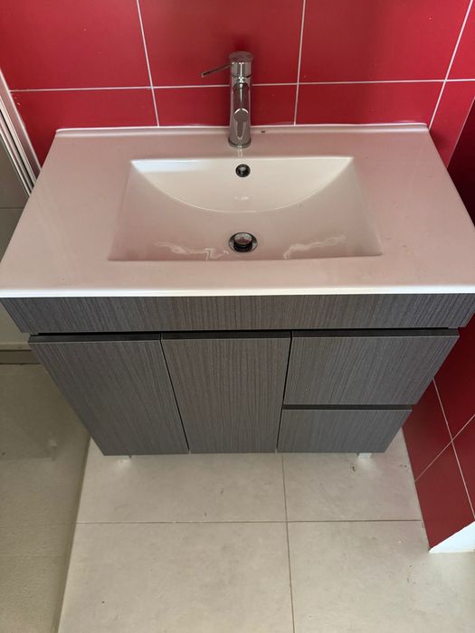 Móvel WC completo + lavatório + espelho + torneira — bom estado