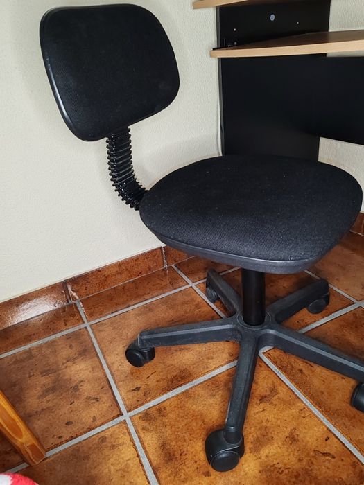 Secretaria em madeira com cadeira