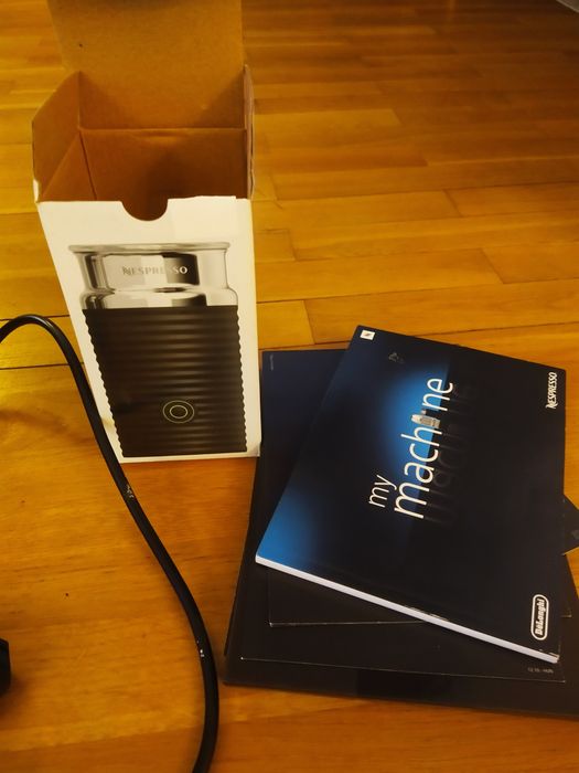 Ekspres do kawy na kapsułki DeLonghi EN265.BAE