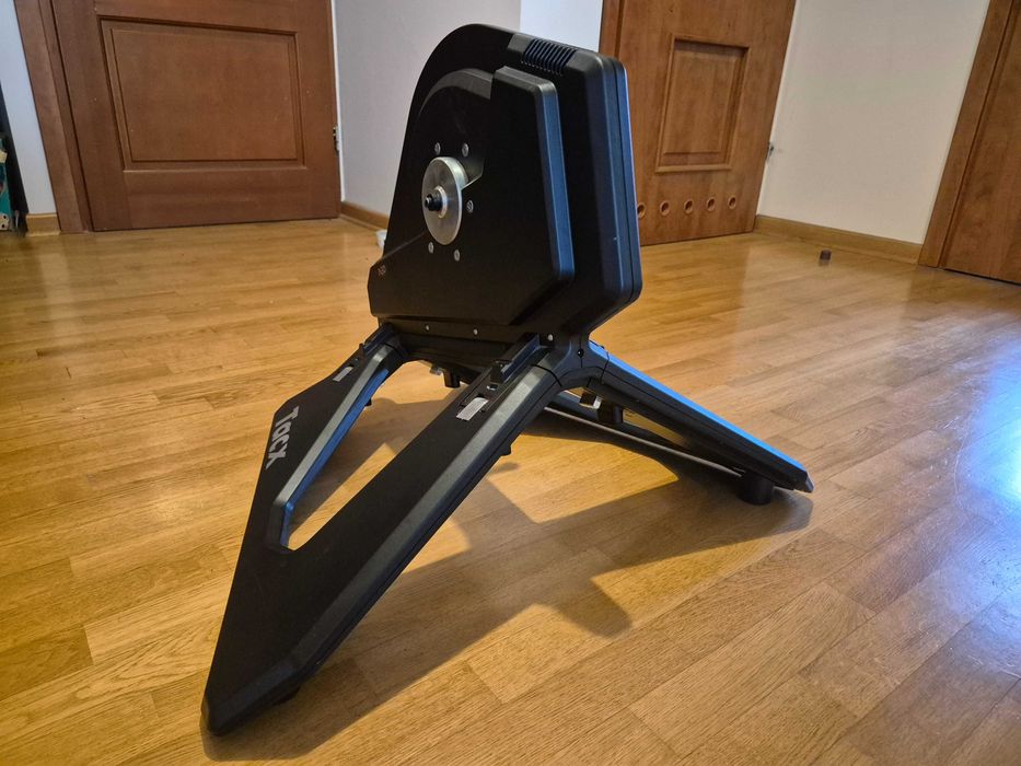 Trenażer Tacx Neo smart T2800