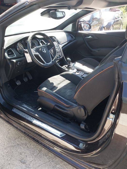 Opel cascada accidentado