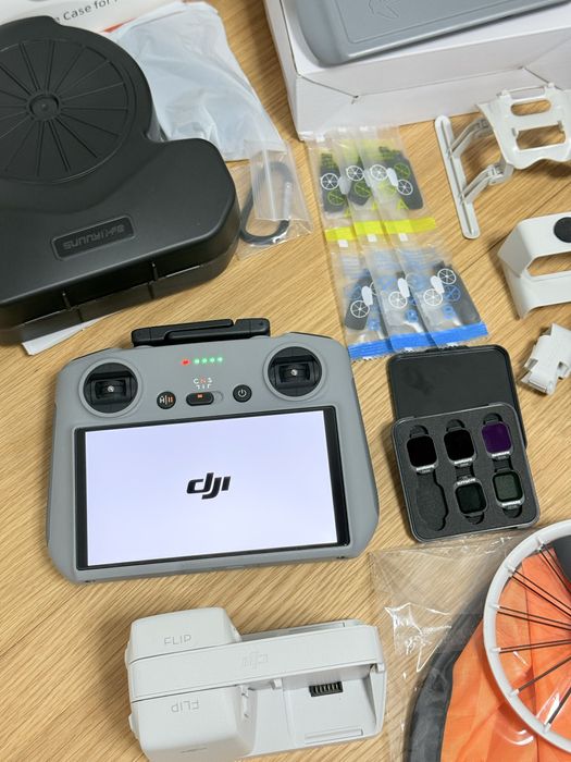 Drone DJI Flip Fly More Combo  com RC 2 + 12 acessórios “COMO NOVO”