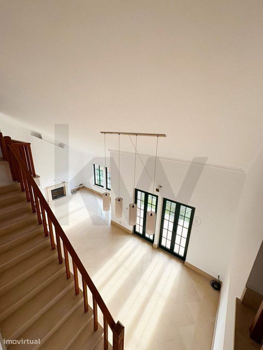 ARRENDA T3+1 Condomínio Privado | piscina, garagem e jardim centro Alc