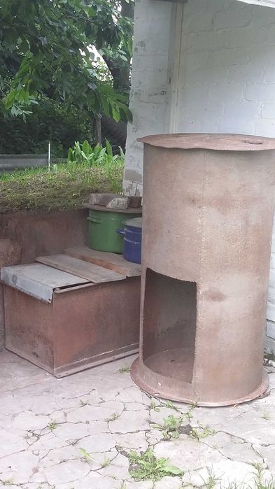 Продам металеві бочку та ящик