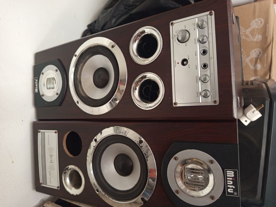2 pares de colunas Pioneer e minfu c/amplificação