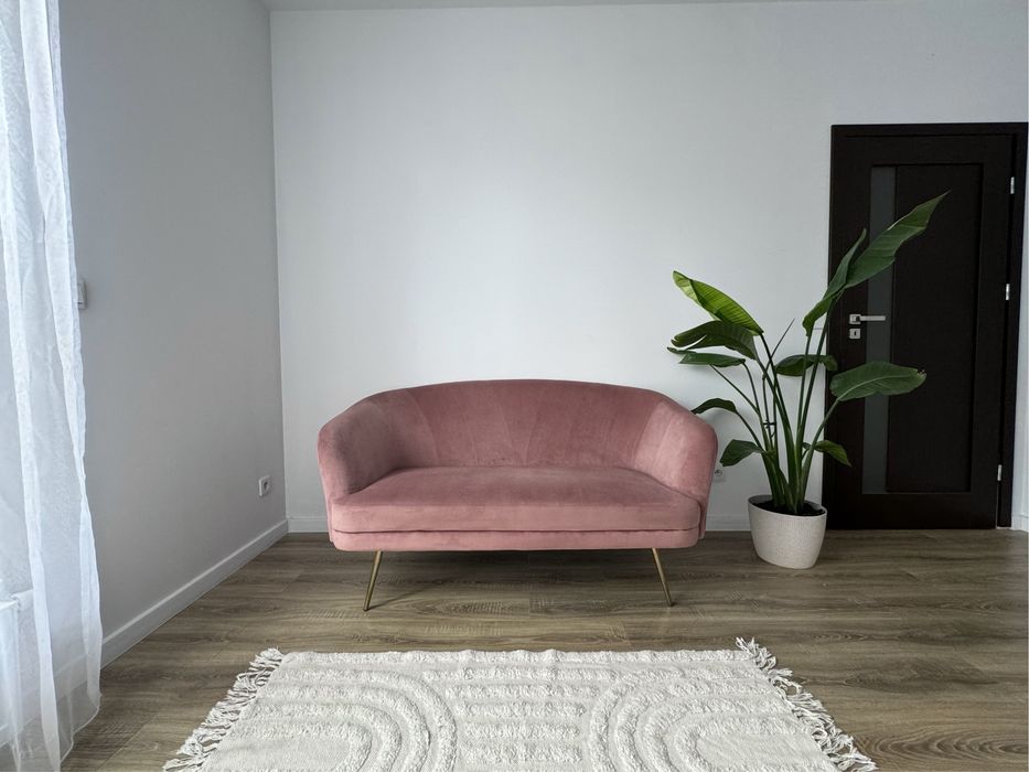 Sofa różowa welurowa