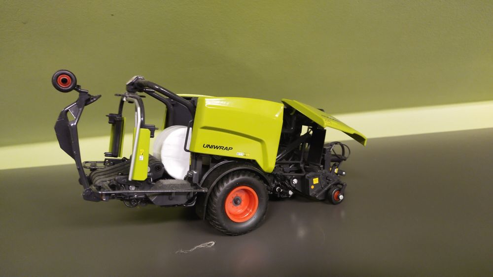 Wiking prasoowijarka Claas jak siku Britains 1 32