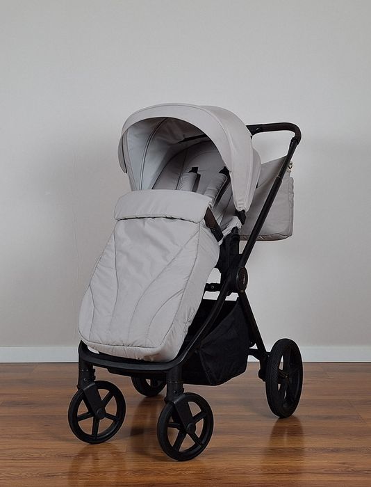 NAJNOWSZY MODEL  Venicci Claro . Wózek 4w1 z bazą isofix