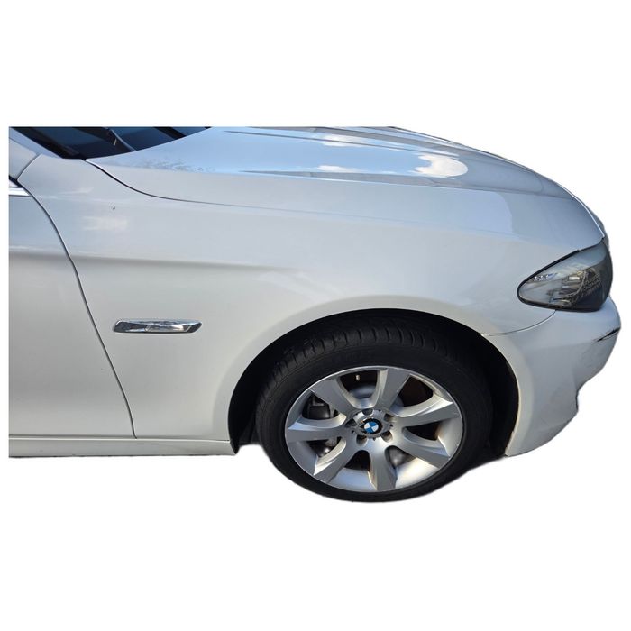 Błotnik przedni prawy BMW F10 F11 Alpinweiss A300 w kolor prawy przód