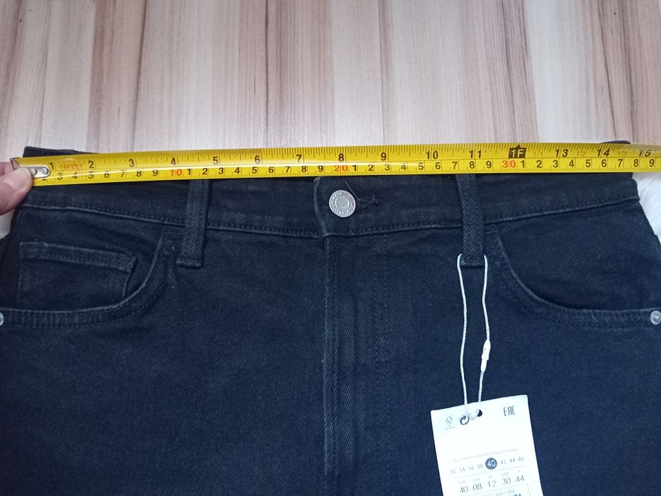 Spodnie czarne rozcięte nogawki Bershka