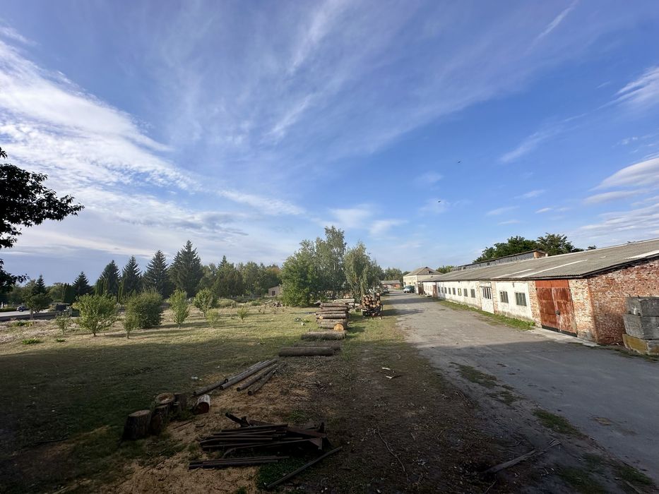 Продам приміщення 1500 + кв.м. Торг