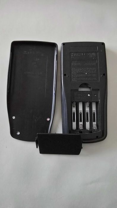 • Calculadora Texas Instruments TI-83 com Capa