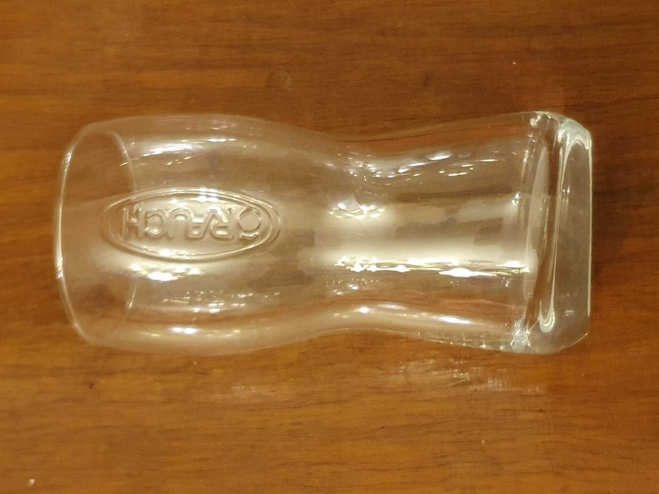 Niewielka szklaneczka typu literatka logo Rauch