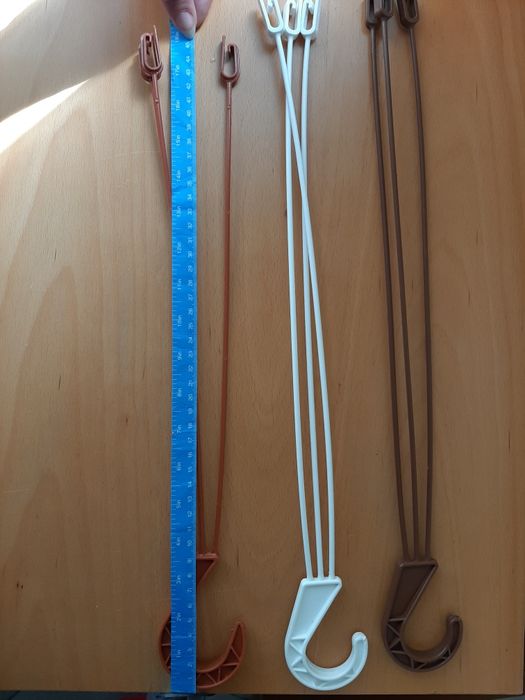 Plastikowe zaczepy, haczyki do wiszących donic 3 sztuki+ 1 gratis