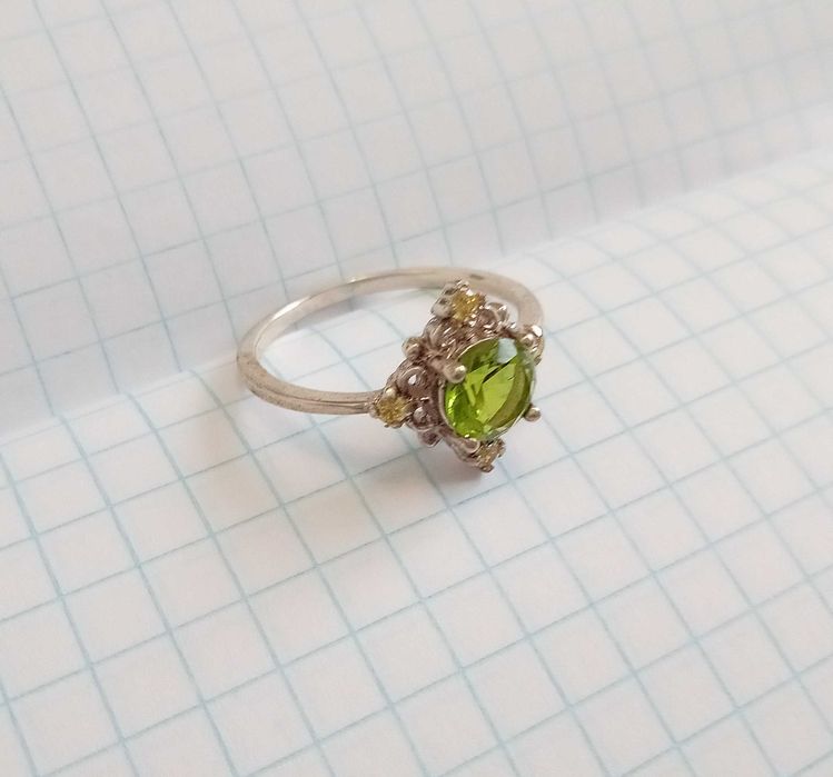 Кільце каблучка з каменями. Срібло 925 проба. Розмір 19,5