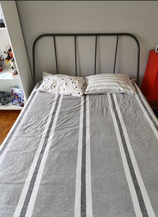 Cama de casal em metal + estrado+ colchão