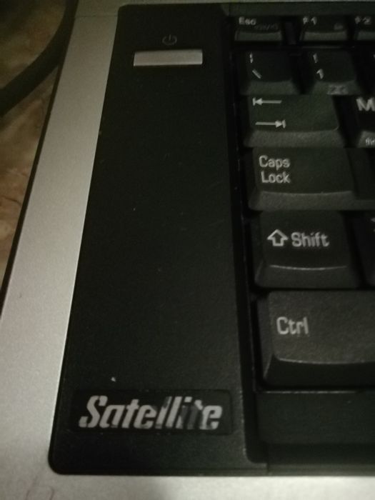 Computador Toshiba Satélite avariado