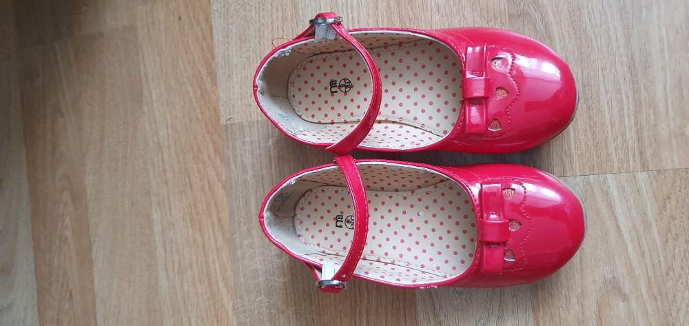 Туфлі лакові 25.5р