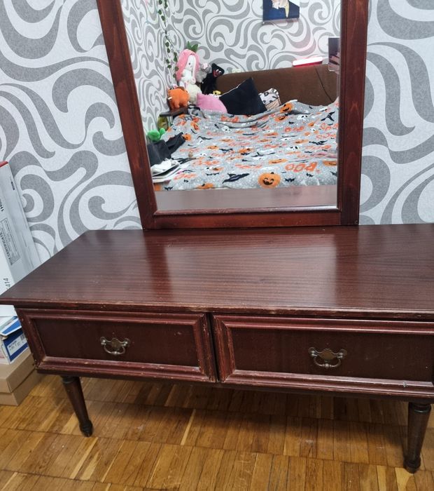 Вінтажне дерев'яне трюмо/туалетний столик із дзеркалом