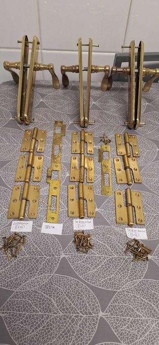 Puxadores latão  dobradiças latao