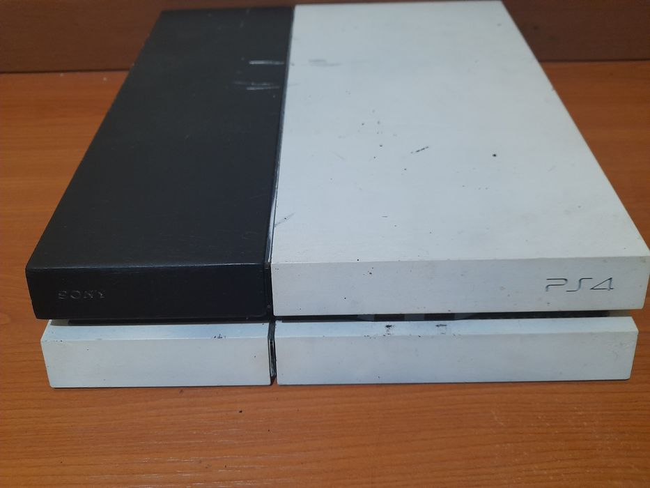 PS4 FAT 500g + comando + 2 jogos