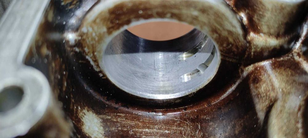 Крышка с распредвалами 03C103475 AA/T VW 1.6 fsi BLF BLP