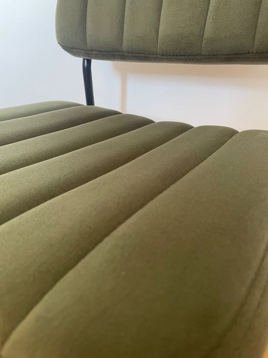 Par de Cadeiras em Veludo Verde – Estilo Retro – Como Novas