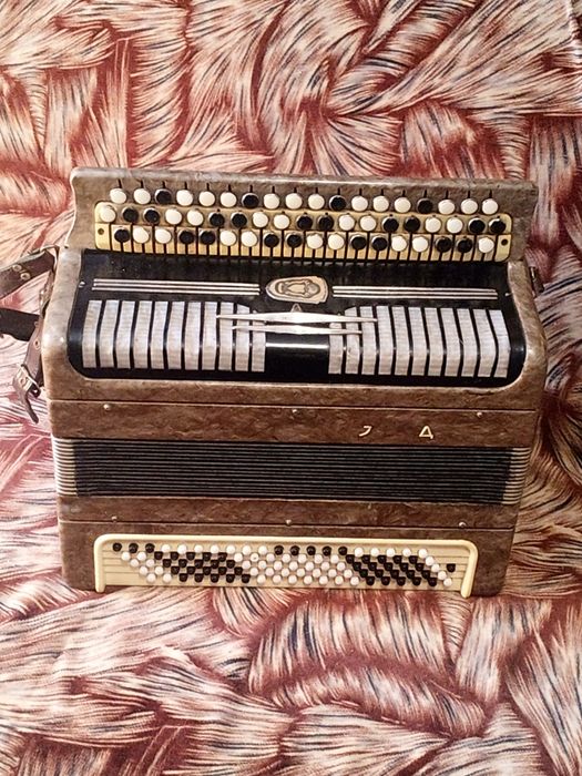 Продам баяни в хорошому стані.