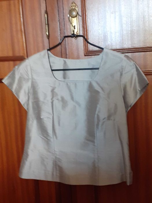 Casaco forrado e blusa em seda