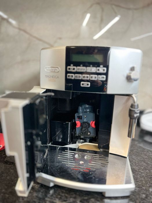 DeLonghi Magnifica Rapid Cappuccino Venezia ESAM 04.320S