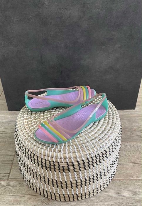 Crocs sandały Isabella Huarache Flat Iris & Green W6 36/37