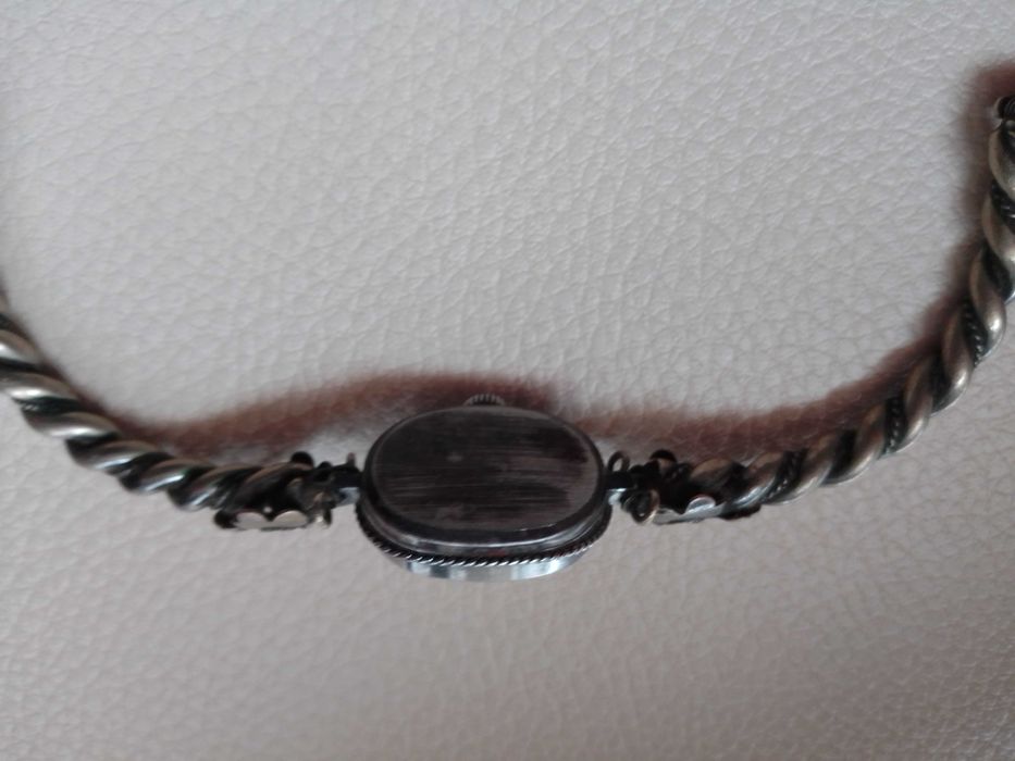 часы женские наручные производства ссср.