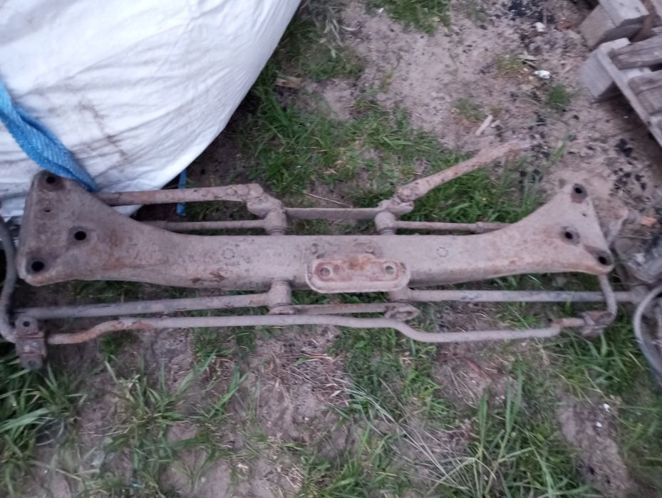 corolla e11 e10 belka zawieszenia tył