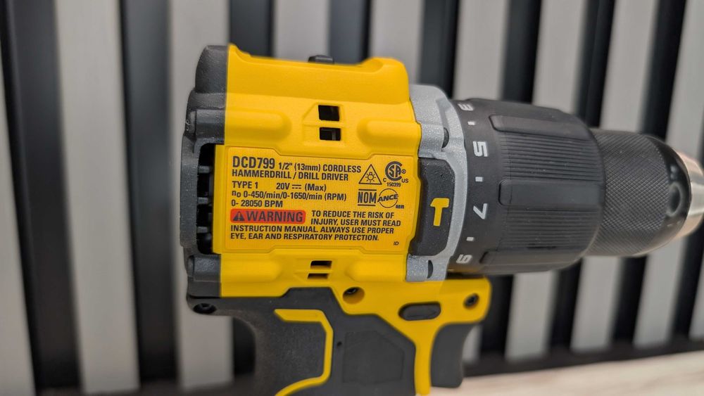 Безщіточний шуруповерт DeWalt DCD799 20v