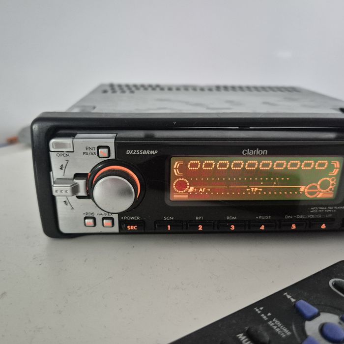 Radio Clarion dxz558rmp + pilot