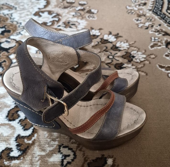 Жіноче і дитяче взуття