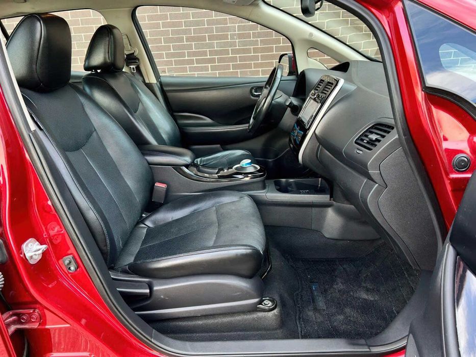 Nissan LEAF SL      2015