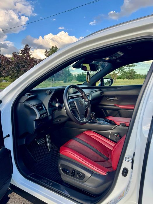 Продам Lexus ux