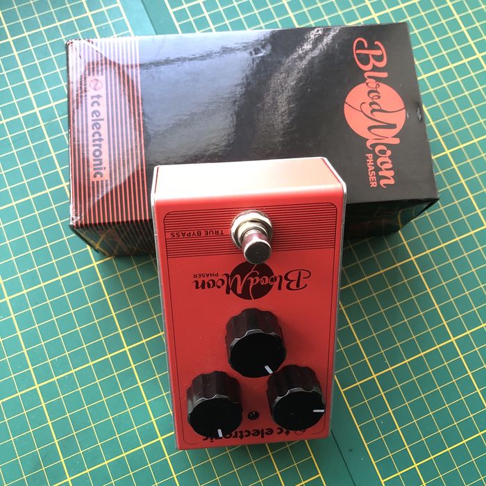 Vendo/troco Pedal TC Electronic Blood Moon Phaser