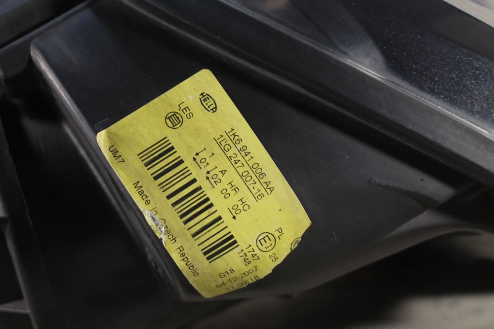 Ótica / farol direita VOLKSWAGEN Golf V (1K1)