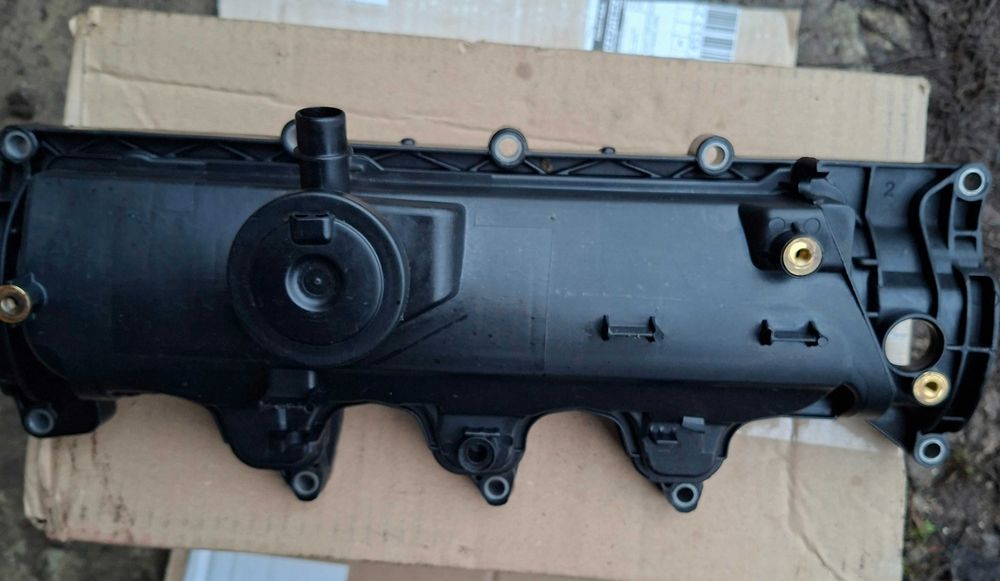 Клапанна кришка рено мега3,рено флюенс,дастер,кенго