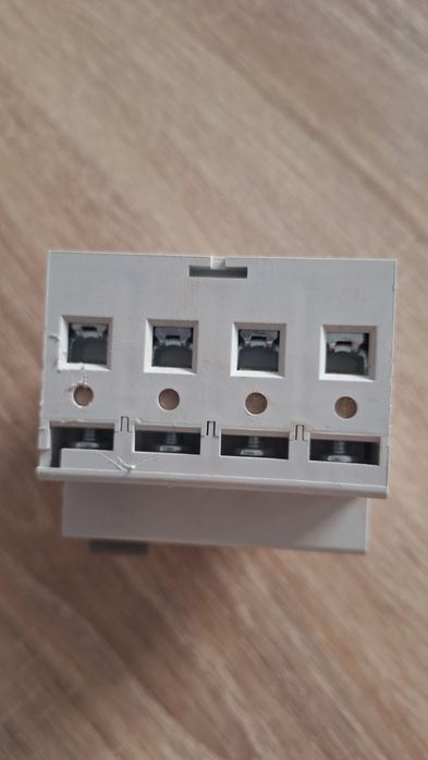 Interruptor diferencial EFAPEL 4P 63A 300mA (55663 4DC)